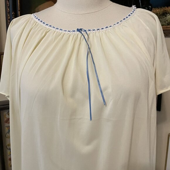 70s Vintage Colony Club Yellow Nightgown With Blue Ribbon & Lace Trim OSFM - Picture 2 of 5